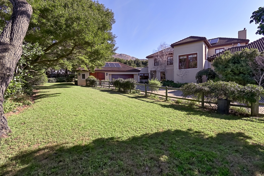 7 Bedroom Property for Sale in Zwaanswyk Western Cape